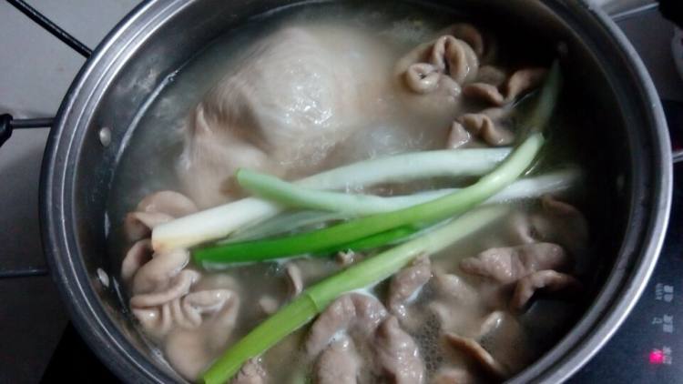 土豆烧肥肠步骤4