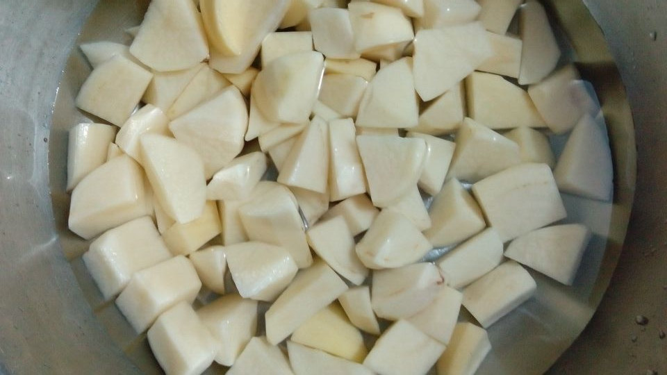 土豆烧肥肠步骤7