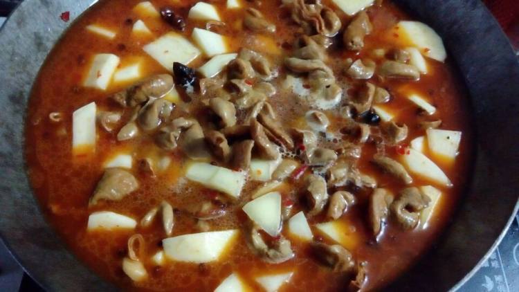 土豆烧肥肠步骤10