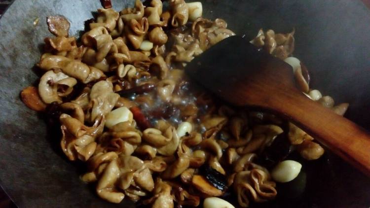 土豆烧肥肠步骤8