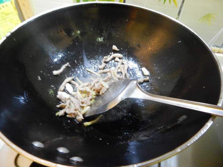 肉丝炒青茄子步骤5