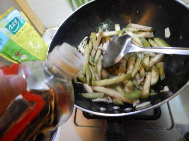 肉丝炒青茄子步骤8