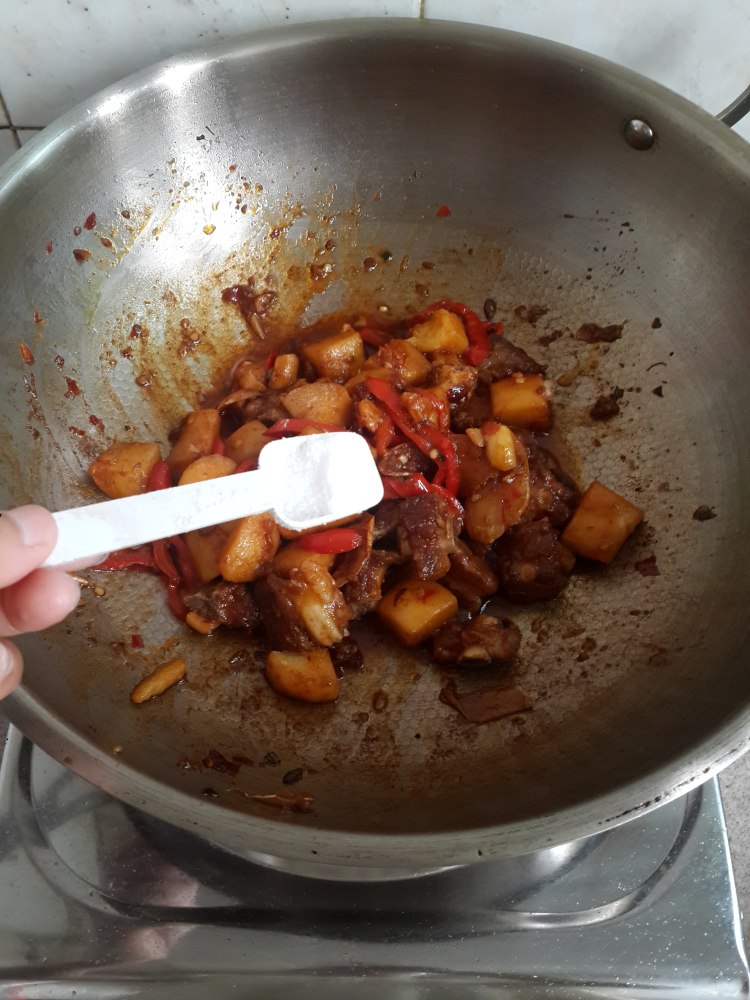 土豆焖排骨步骤9