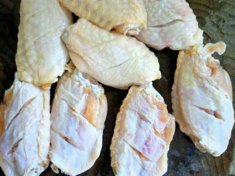 干锅鸡翅焖土豆步骤1