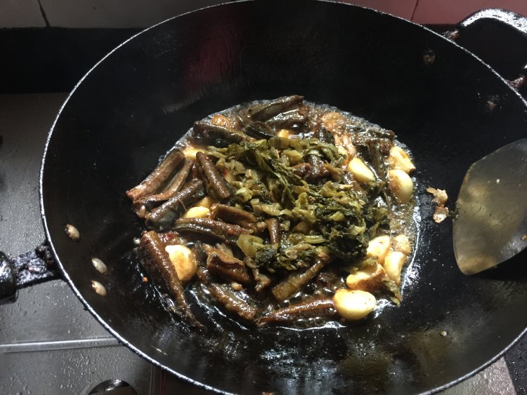 蒜香鳝鱼煲步骤9