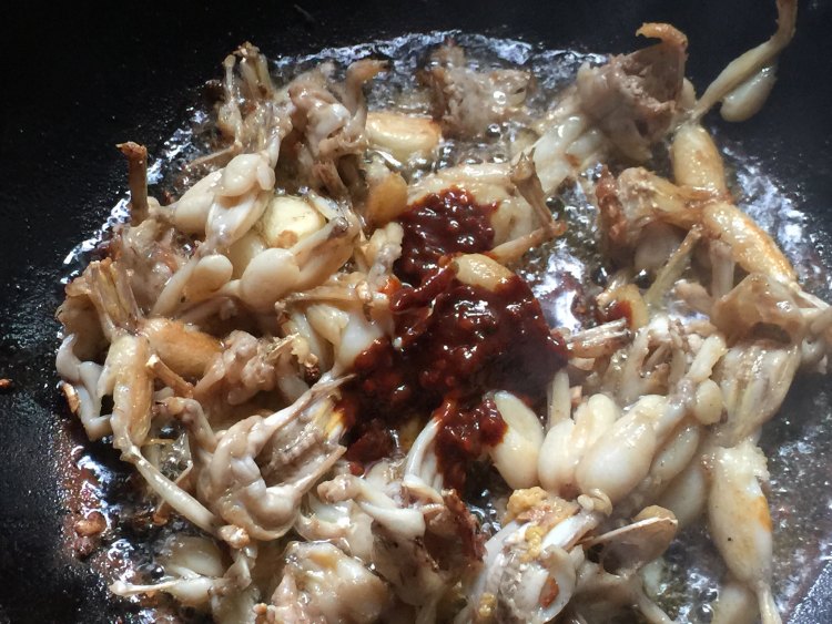 姜爆田鸡步骤8