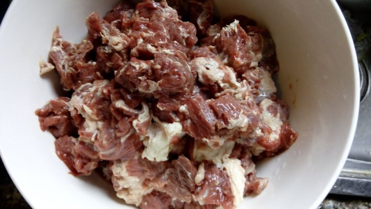 白萝卜烧牛肉步骤1