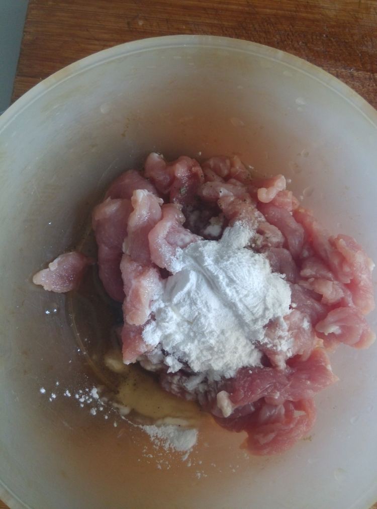 香辣酸菜肉片步骤1