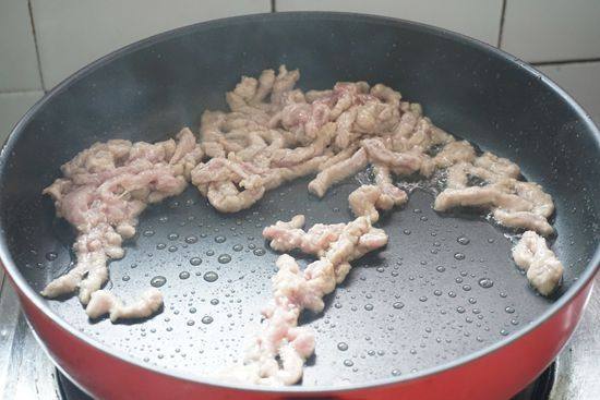 仔姜小炒肉丝步骤3