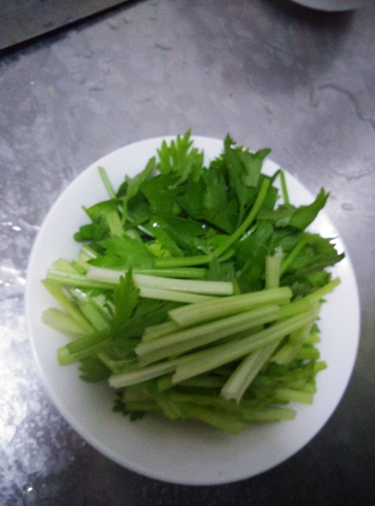 香芹炒火腿步骤2