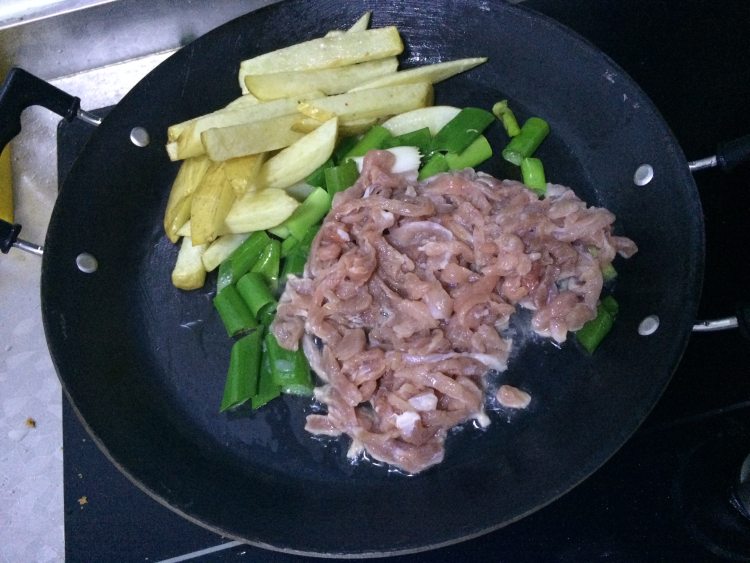 蒜薹土豆小炒肉步骤9