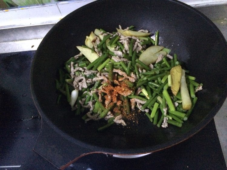 蒜薹土豆小炒肉步骤12