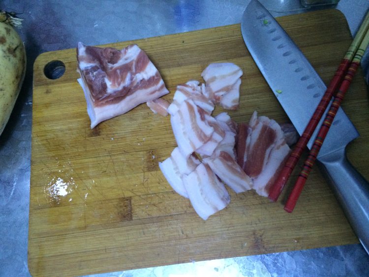 鱼香粉皮白菜五花肉步骤2