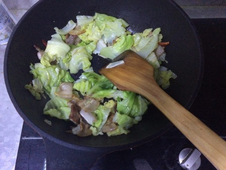 鱼香粉皮白菜五花肉步骤9