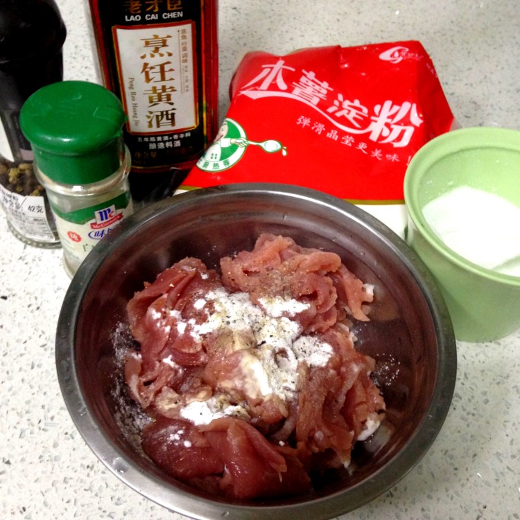 酸菜肉片步骤2