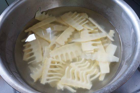 春笋小炒肉步骤1