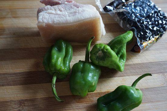 青椒豆豉盐煎肉步骤1