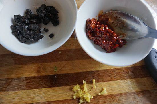 青椒豆豉盐煎肉步骤4