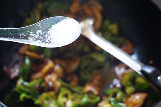 青椒豆豉盐煎肉步骤8