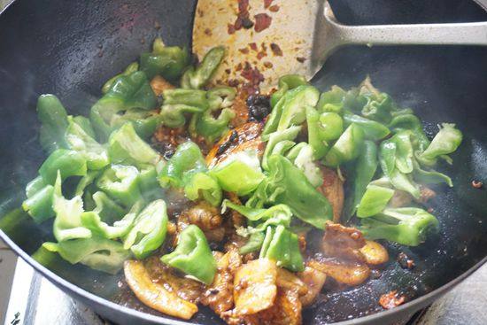 青椒豆豉盐煎肉步骤7