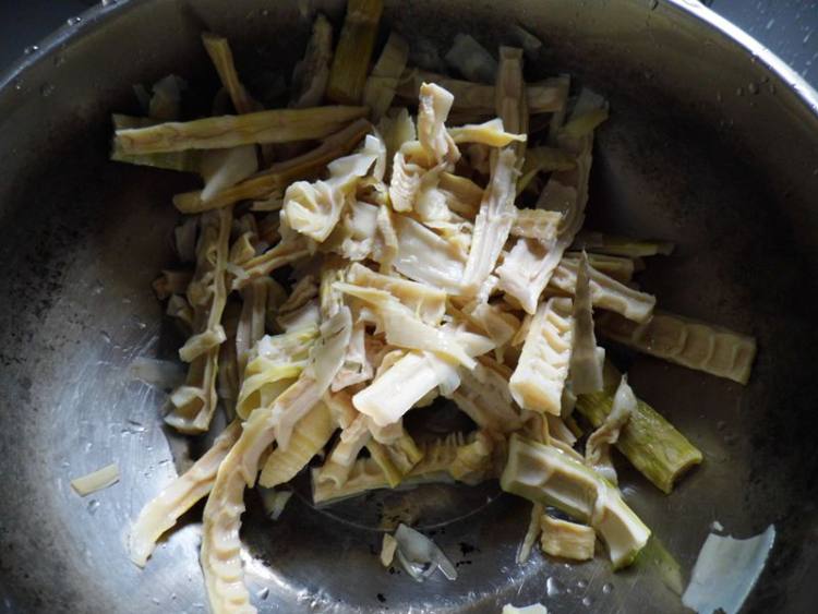 笋干红烧肉步骤1