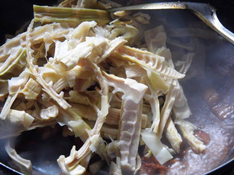 笋干红烧肉步骤7