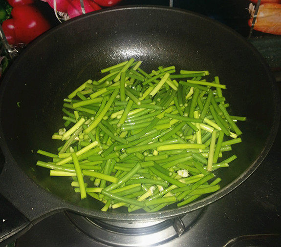 蒜苗回锅肉步骤5