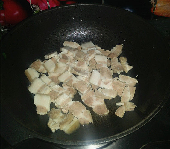 蒜苗回锅肉步骤8