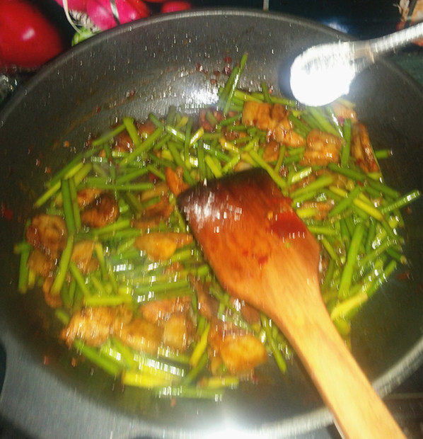 蒜苗回锅肉步骤14