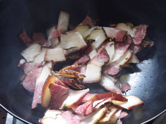 腊肉煸年糕步骤5