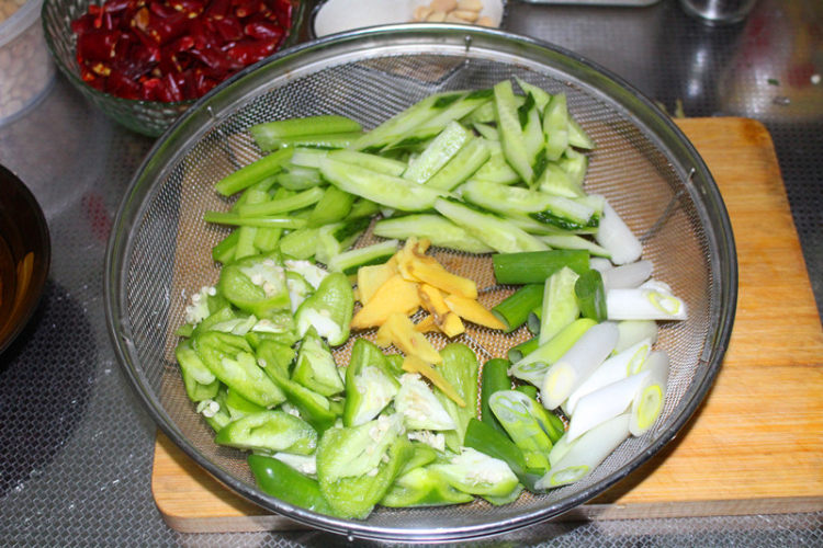 香辣牛蛙步骤3