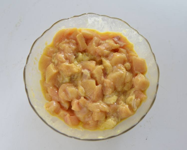 宫保腰果鸡丁步骤3