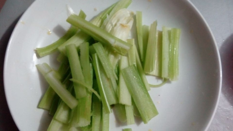 清炒杏鲍菇步骤2