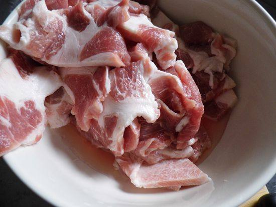 椒香锅包肉片步骤1