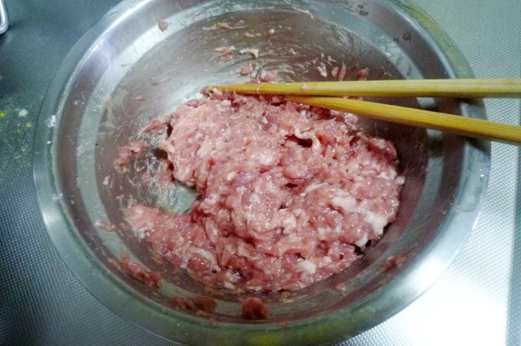 酸豆角炒肉末步骤2