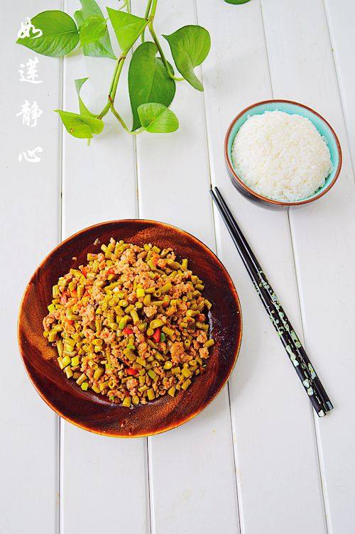 酸豆角炒肉末步骤8
