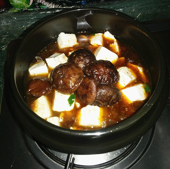 麻辣牛肠炖香菇臭豆腐步骤6