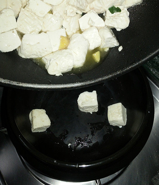 麻辣牛肠炖香菇臭豆腐步骤4