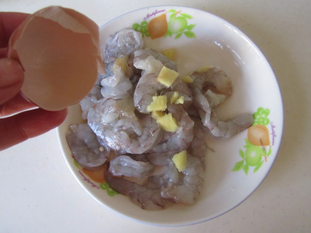 宫保虾仁步骤3