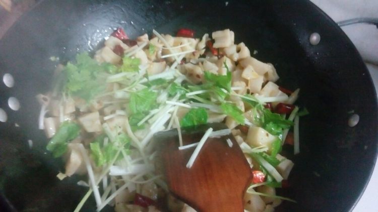 农家炒藕丁步骤6