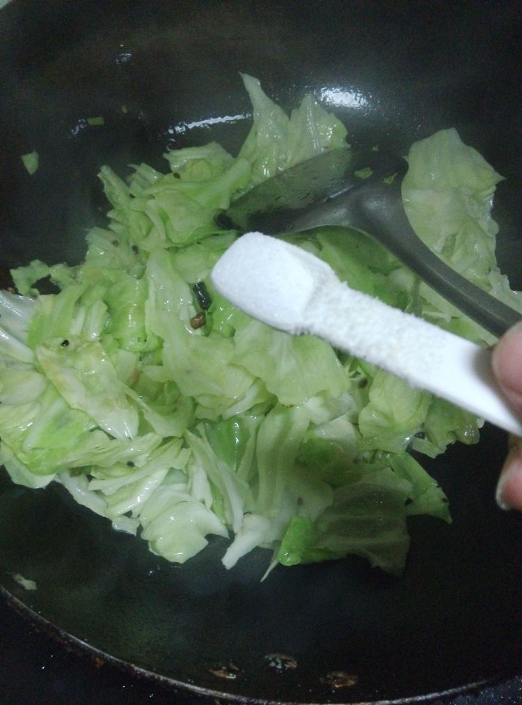 干煸包菜步骤5