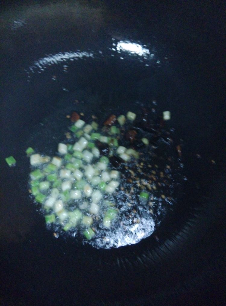 干煸包菜步骤3