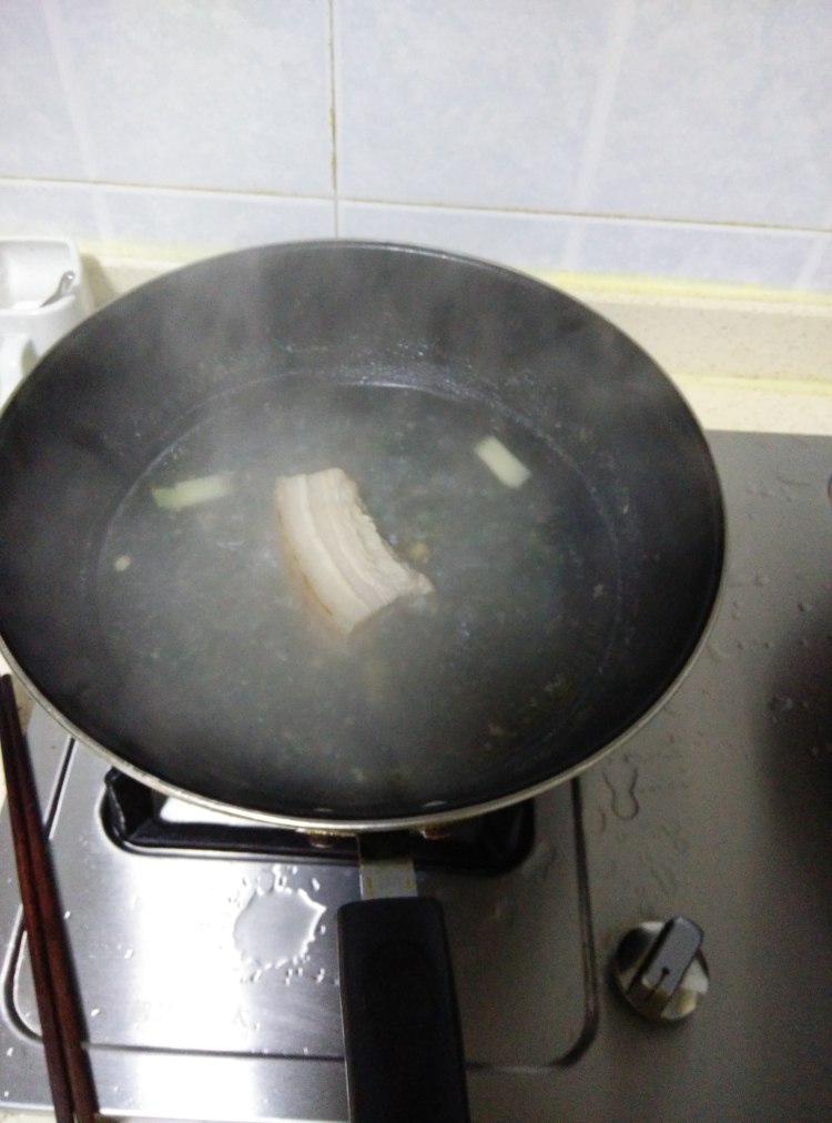 豆鼓煎肉步骤1