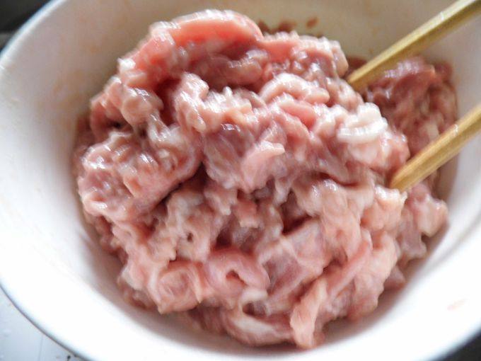 泡椒木耳肉丝步骤1