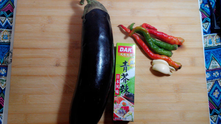 芥末生椒拌茄丝步骤1