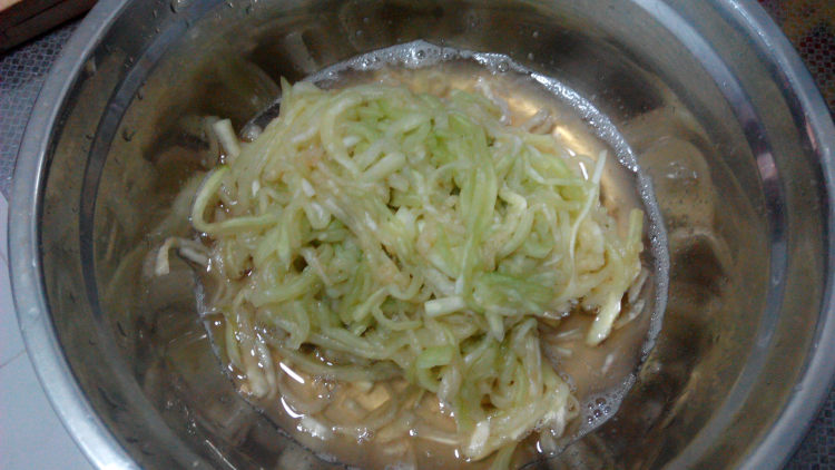 芥末生椒拌茄丝步骤5