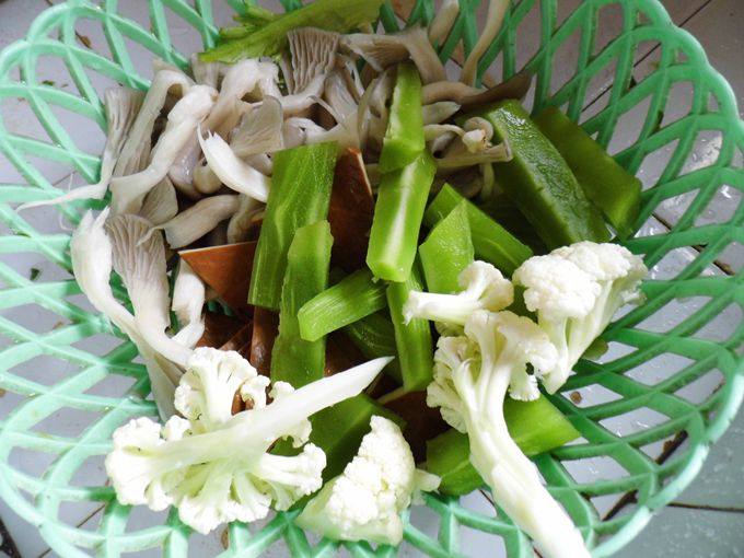 培根鲜虾麻辣香锅步骤7