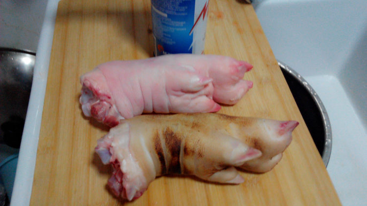 腐乳猪蹄步骤1