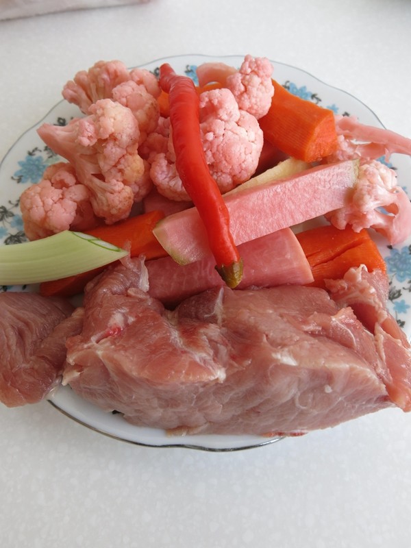 泡菜炒肉步骤1