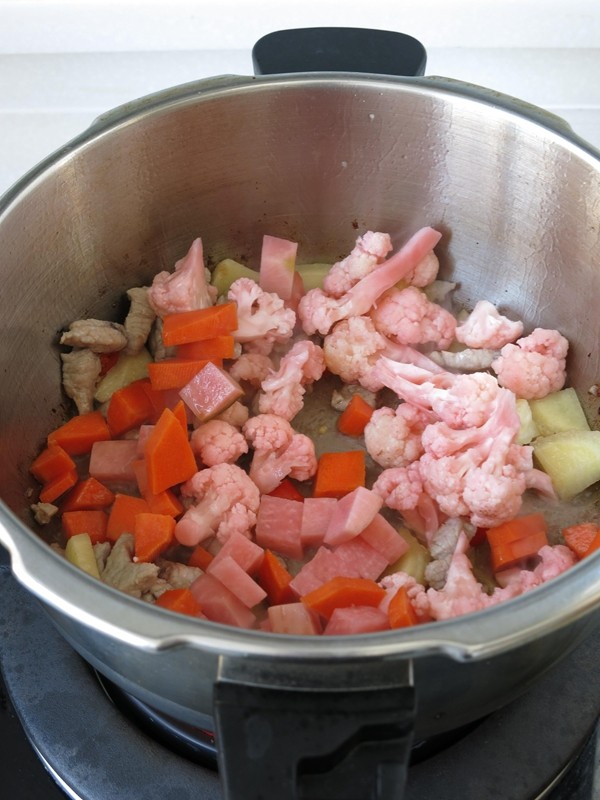 泡菜炒肉步骤6